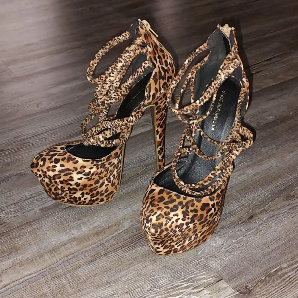 Shoe Republic LA cheetah print strappy  platform heels  Sz 7.5